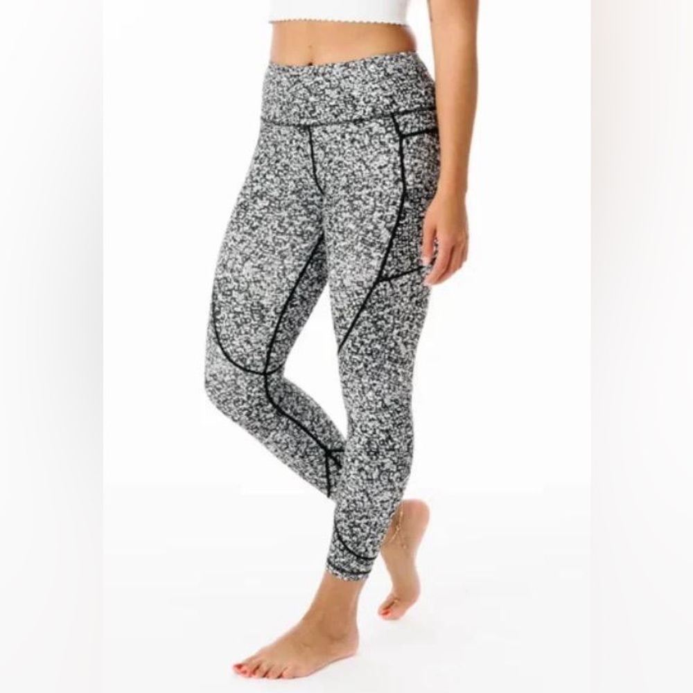 Zyia Active Black Mosaic Pocket Soft n Snug 7/8 Leggings Size 2